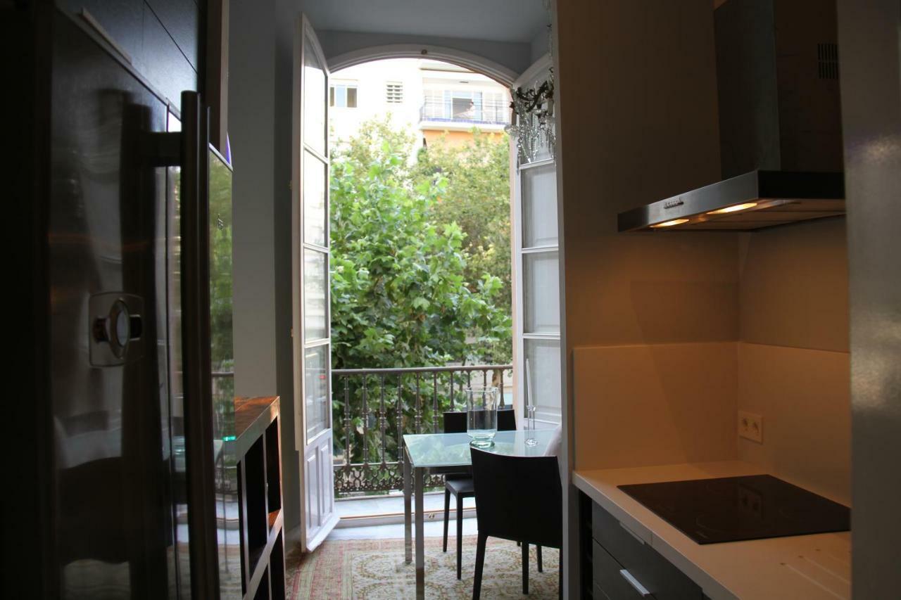 Luxurious 2 Bedroom Flat In A Historic Building Севилья Экстерьер фото
