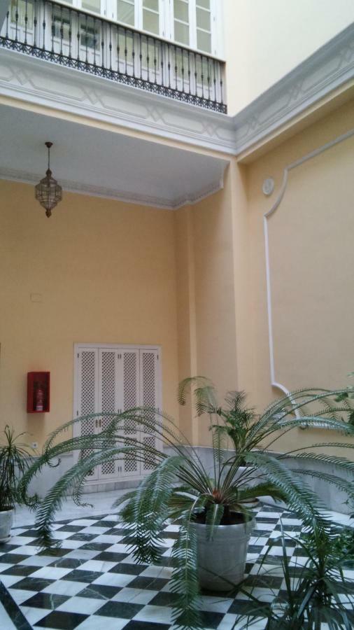 Luxurious 2 Bedroom Flat In A Historic Building Севилья Экстерьер фото