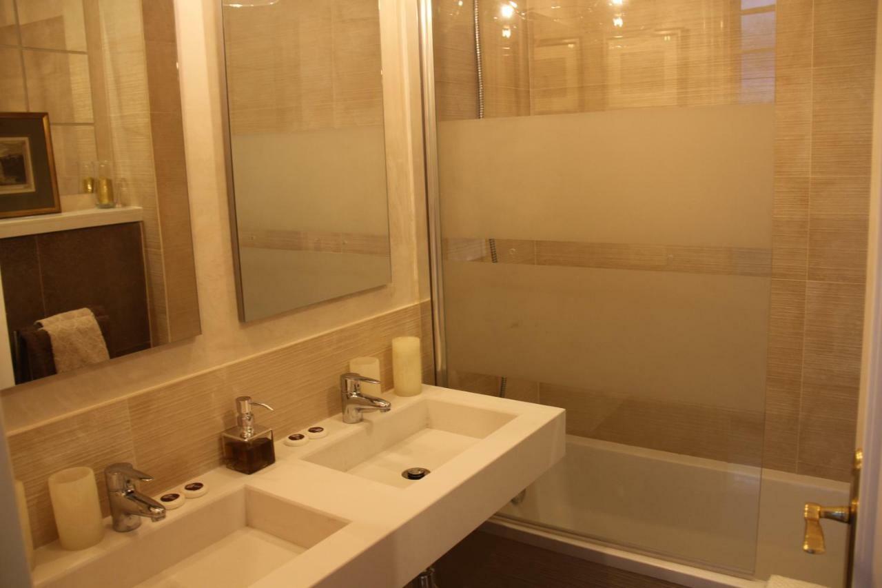 Luxurious 2 Bedroom Flat In A Historic Building Севилья Экстерьер фото
