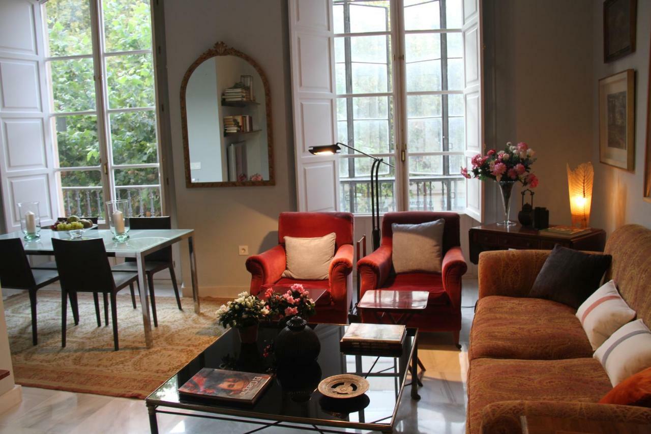 Luxurious 2 Bedroom Flat In A Historic Building Севилья Экстерьер фото