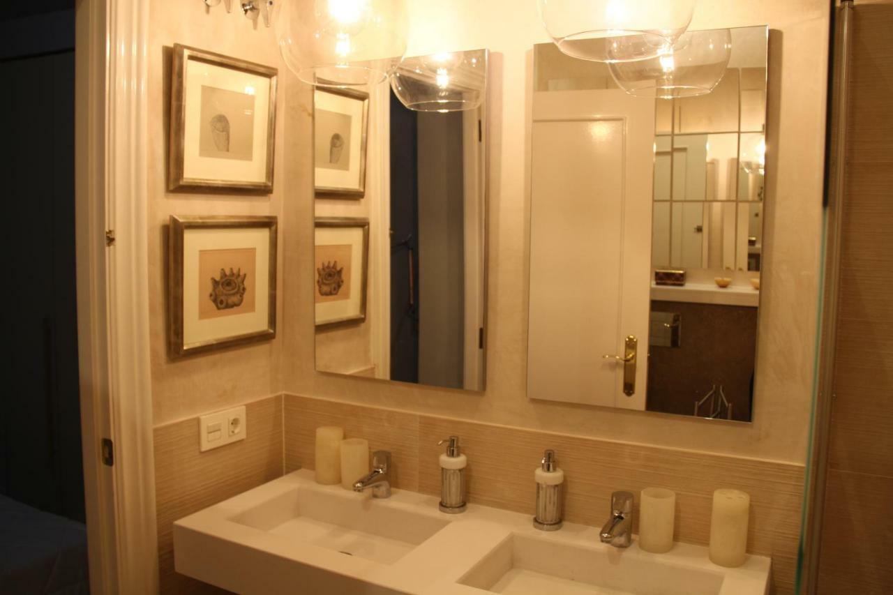 Luxurious 2 Bedroom Flat In A Historic Building Севилья Экстерьер фото